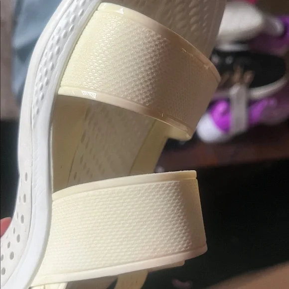 CROCS Women's Cream Sandals - Picture 5 of 5